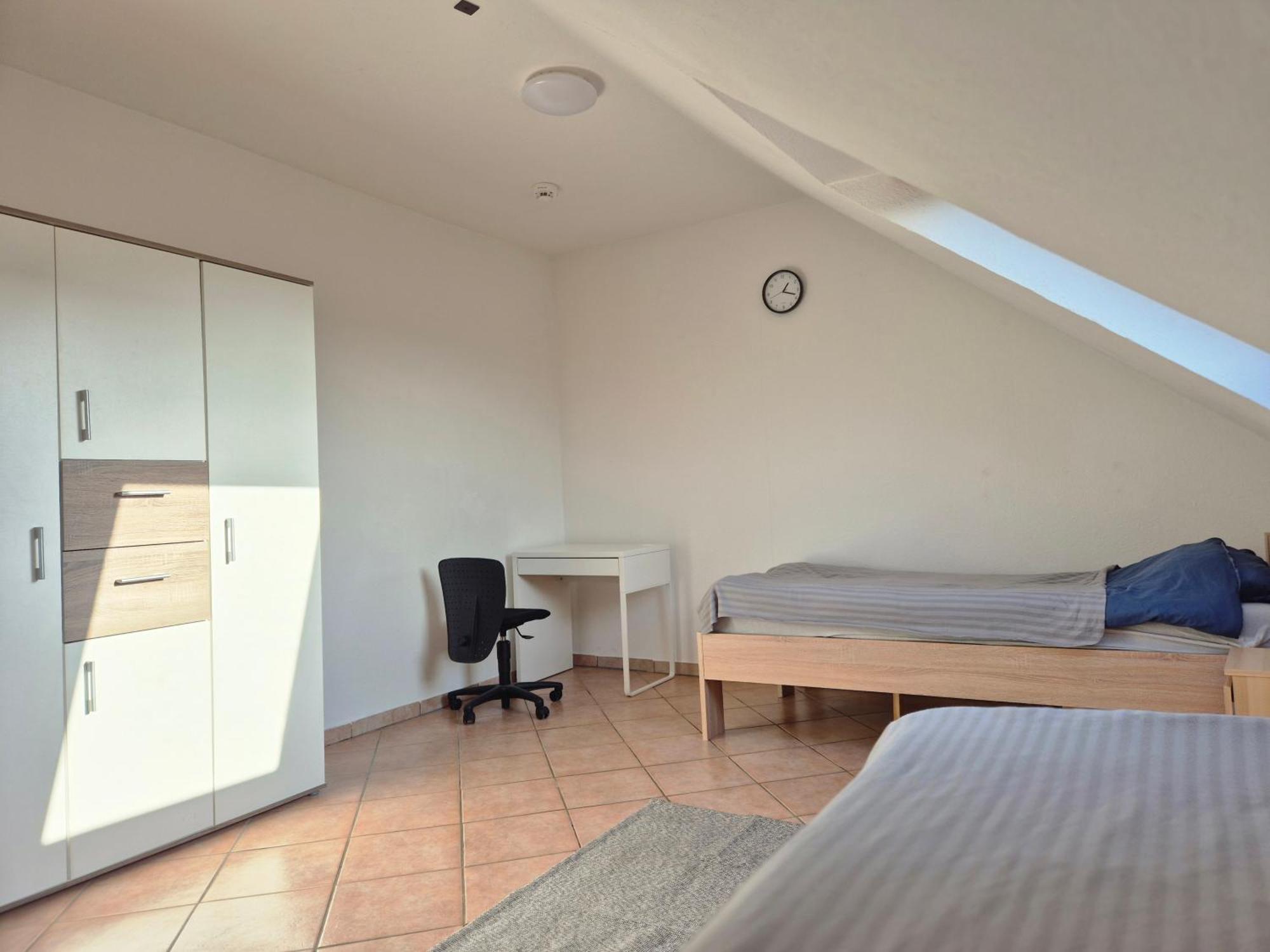 Spacious 4-room Ideal For Families And Business Trips In A Quiet Area Apartment *