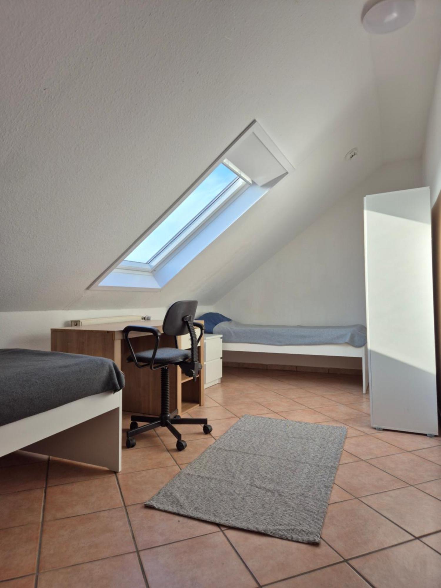 Spacious 4-room Ideal For Families And Business Trips In A Quiet Area Apartment *